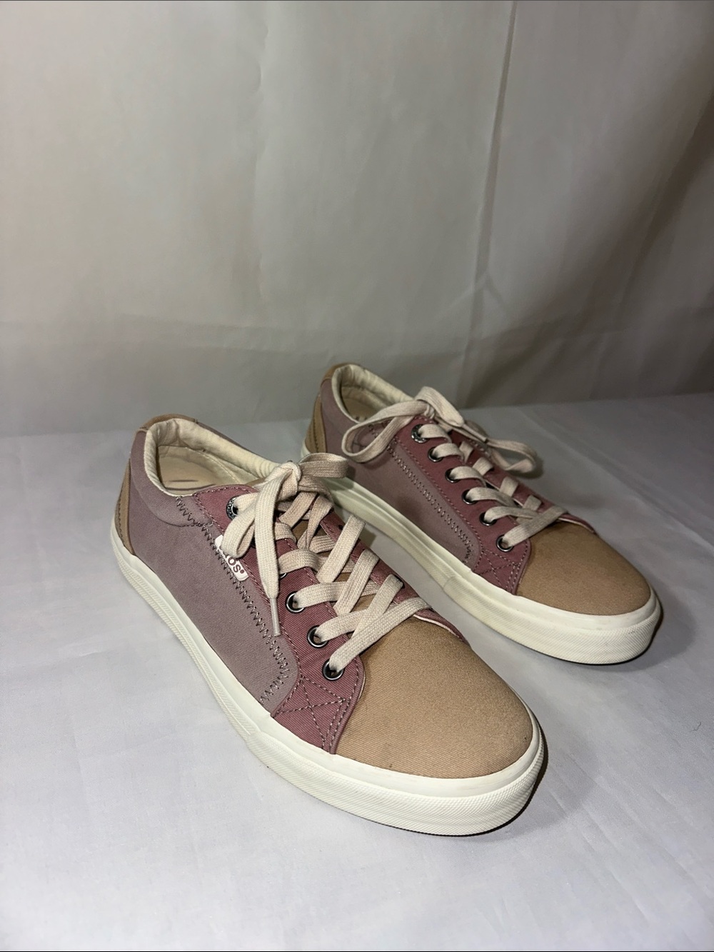 Taos Plum Soul Canvas Lace Up Sneakers Women’s Size 9 Pink Beige Comfort Shoes